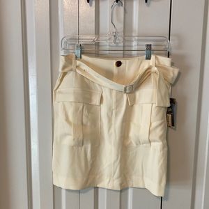 NWT never worn Worthington white women's mini skirt with pockets and belt Size:6
